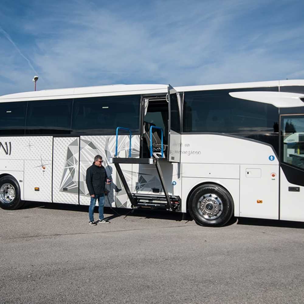 Autobus con posti per disabili noleggio con conducente Perugia Assisi Baroni Autonoleggi