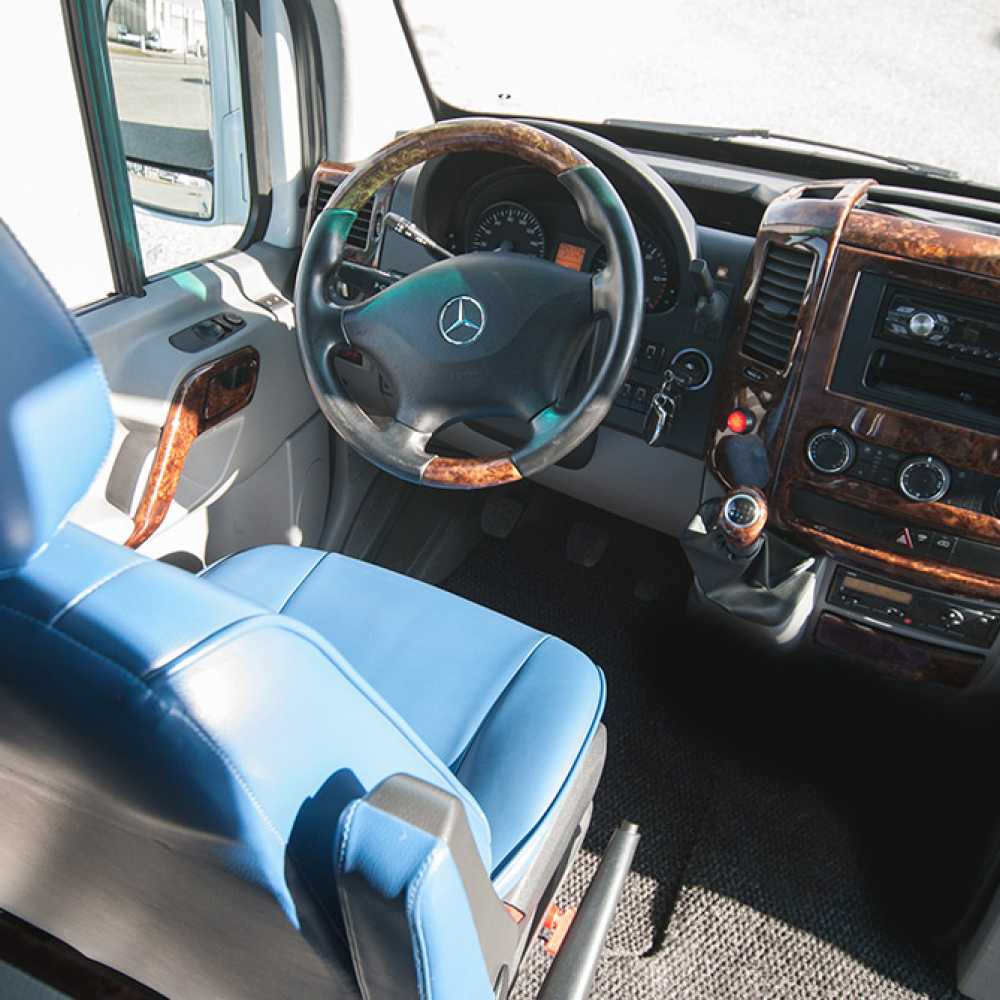 Umbria rental with driver 20-seater minibus Baroni Autonoleggi